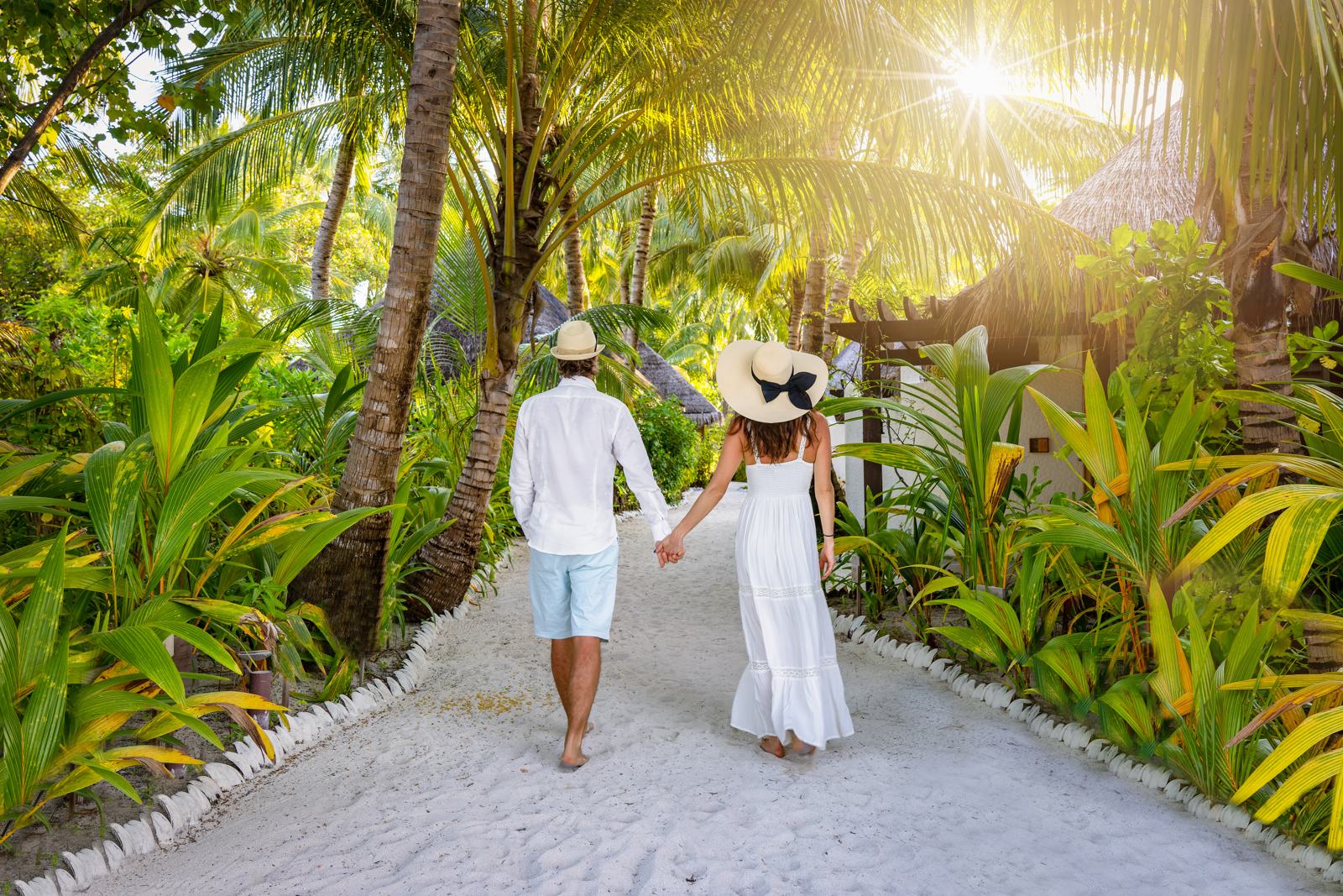 Elegant couple at a luxury resort, representing fine jewelry marketing and jeweler SEO
